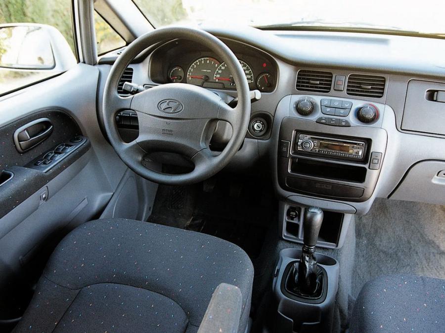  Hyundai Trajet 1999 года  (фото 15 из 16)